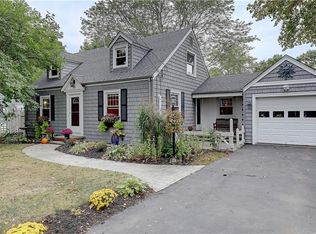 11 Humphreys Rd, Barrington, RI 02806