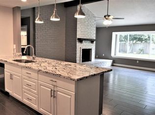 17119 Barcelona Dr, Friendswood, TX 77546