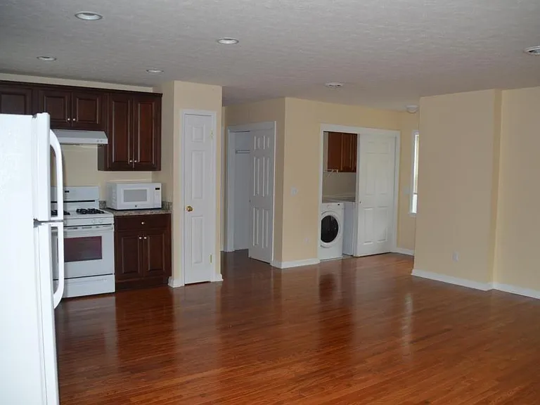 112 Southview Ter — Photo 2