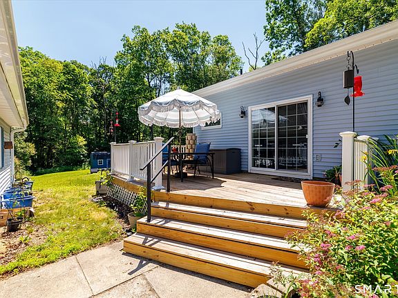 4th image of 817 Thompson Road