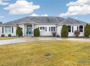 1221 Apache Dr, Wauseon, OH 43567