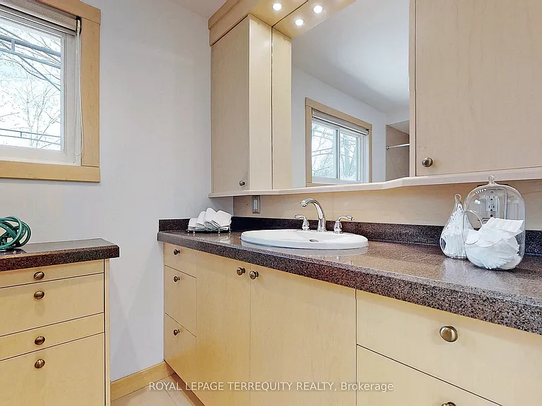 2055 Waters Edge Dr — Photo 13