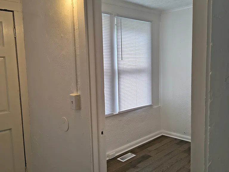 1637 Jackson Ave — Photo 12
