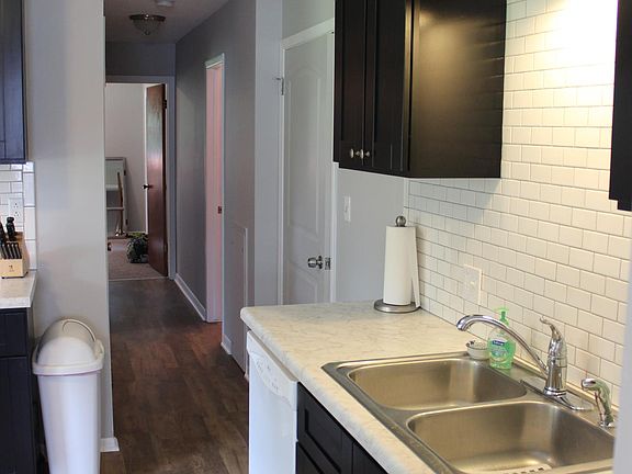 4th image of 883 S Court St