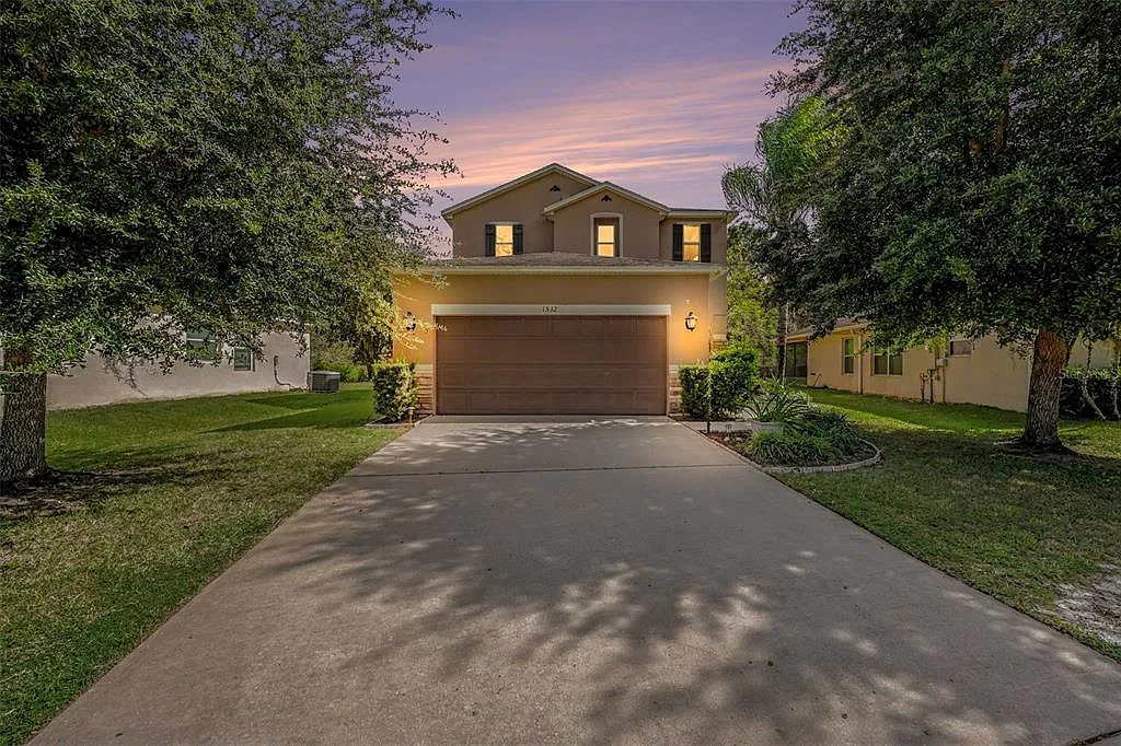 4 bed, 2.5 bath, 2028 sqft, $2,400 — Photo 1