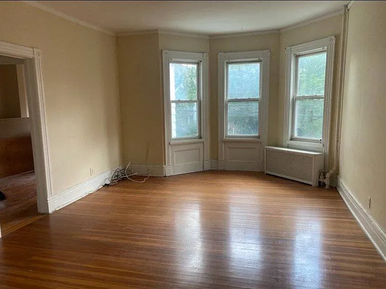 1049 Park Ave #2 — Photo 2