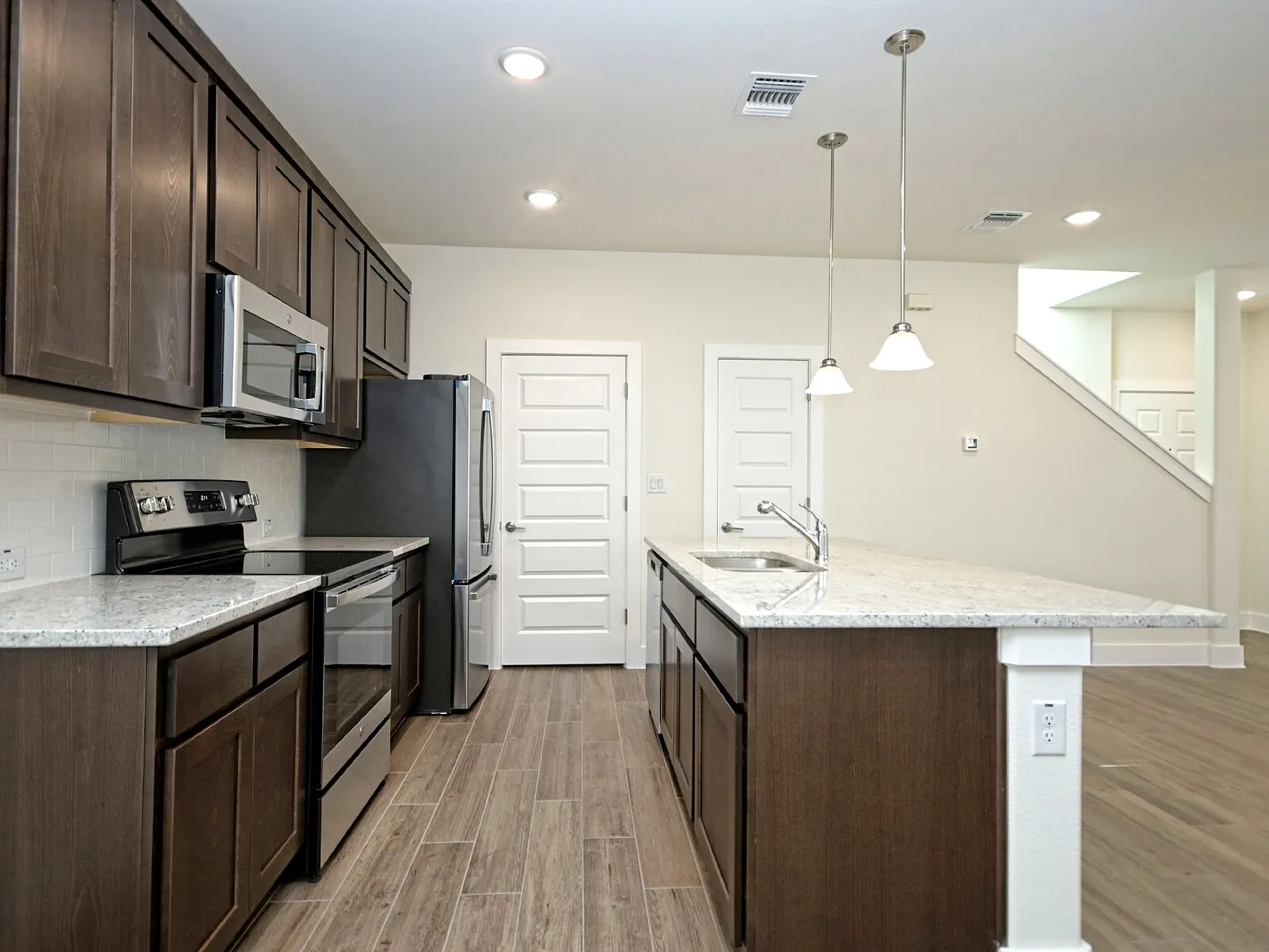 3 bed, 2.5 bath, 1517 sqft, $1,900 — Photo 4
