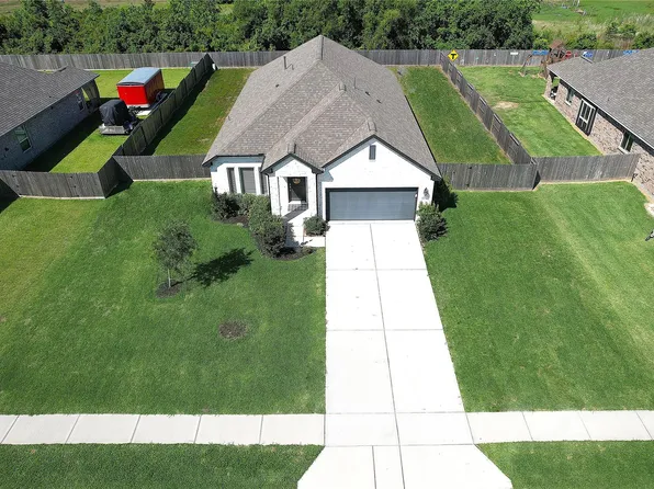 11206 Youngquist Dr, Mont Belvieu, TX 77535