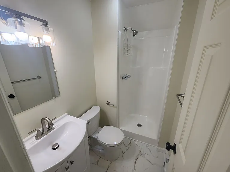 383-385 Tolbert Ave — Photo 11