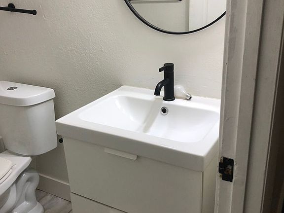 4th image of 101 NW 23rd Pl #123