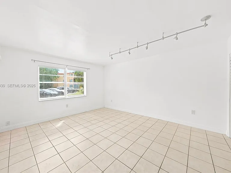 4384 NW 9th Ave #19-1D — Photo 11