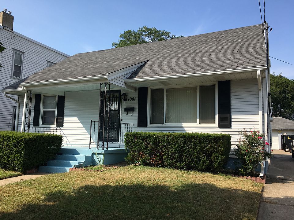 1st image of 1061 Walker Ave NW
