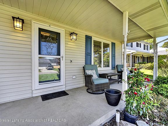 3rd image of 5035 Applewood Dr