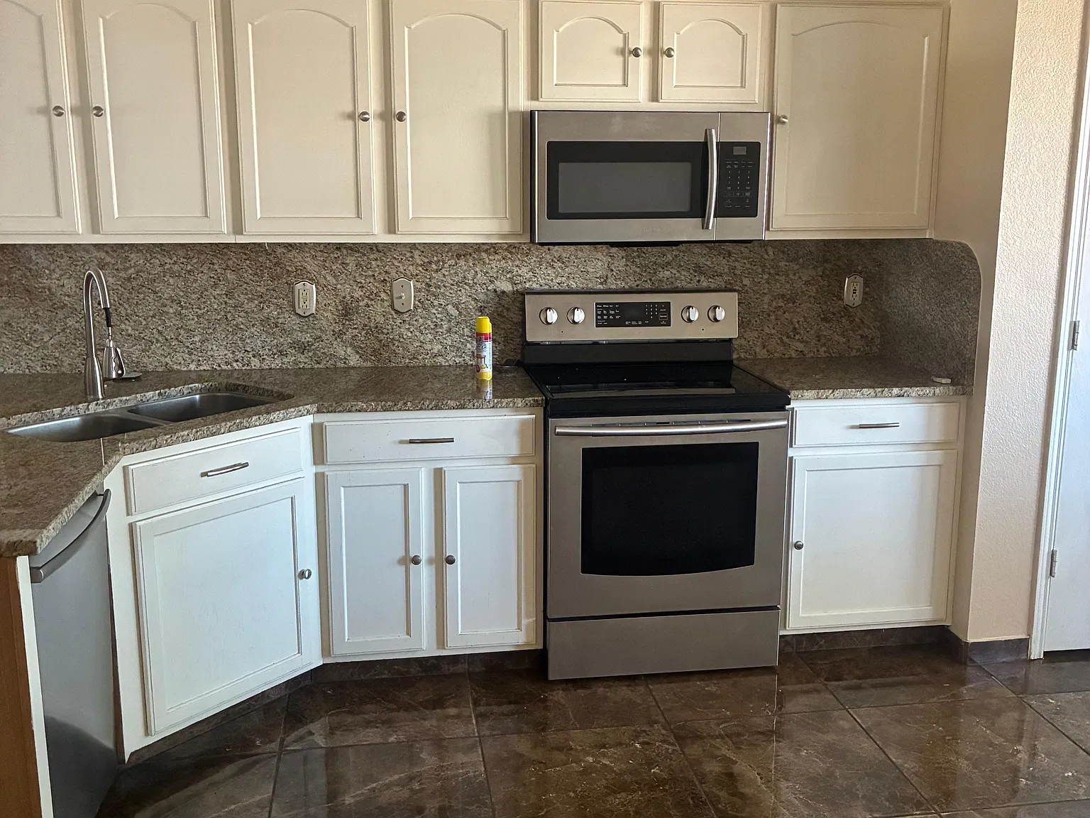 3 bed, 1444 sqft, $1,800 — Photo 2