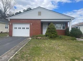 3 Bakoua Ct, Toms River, NJ 08757