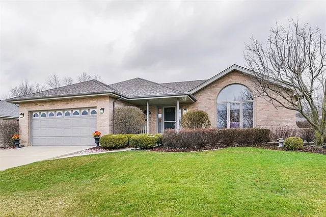 371 Wexford Dr photo 1
