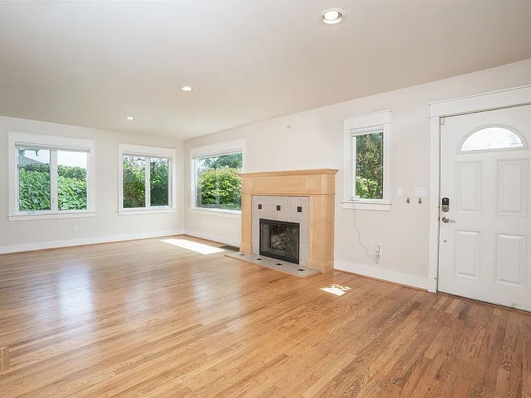 3107 N 31st St — Photo 5