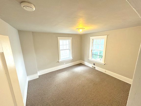Master Bedroom 12.5ft x 13.5ft