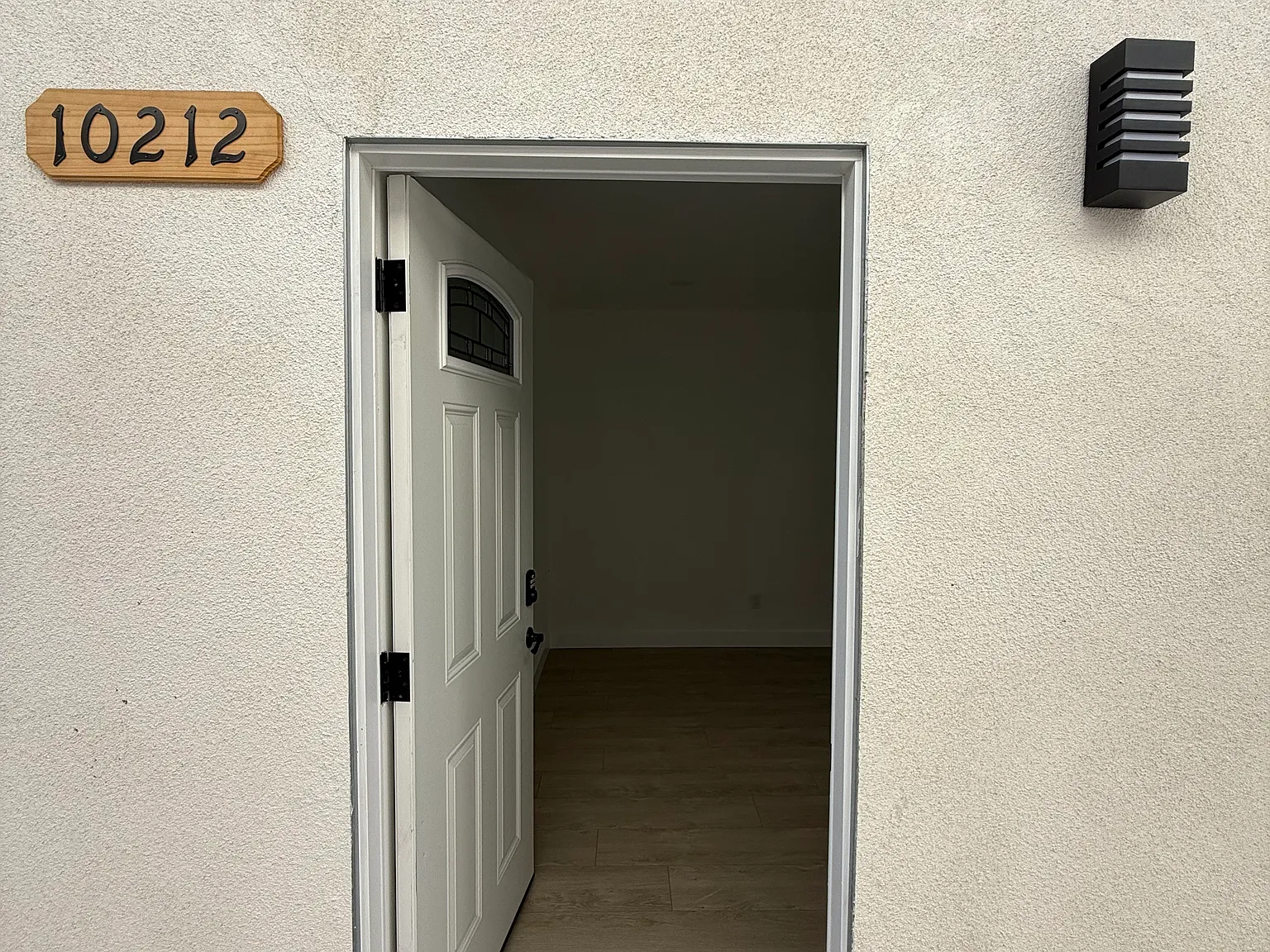 3 bed, $3,500 — Photo 2