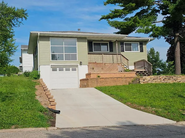1212 16th St SW, Cedar Rapids, IA 52404