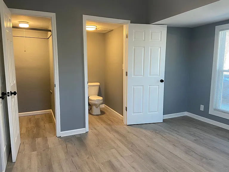 205 Guilford Ave — Photo 10