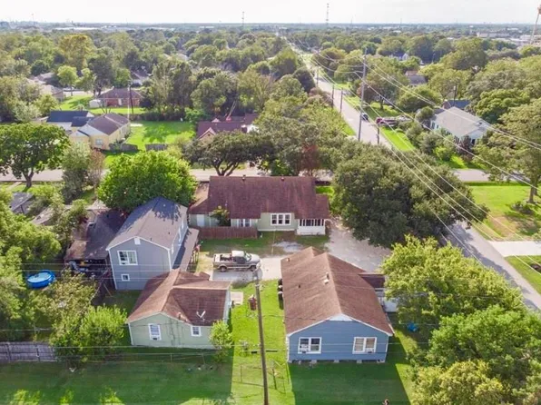 119 W B Street, La Porte, TX 77571