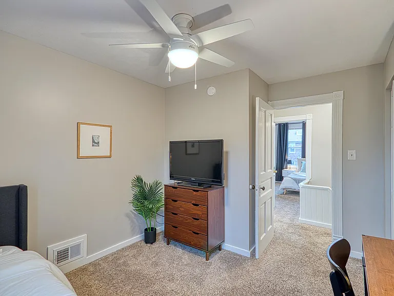 350 Lamont Pl — Photo 17