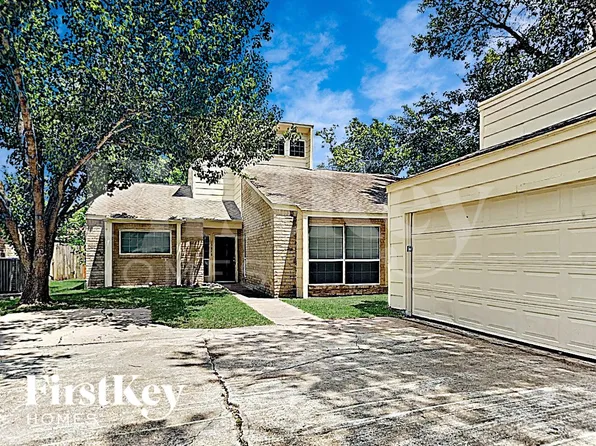 13818 Lynnwood Ln, Sugar Land, TX 77498