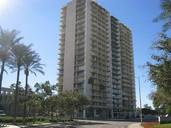 1st image of 207 W Clarendon Ave Unit 2A