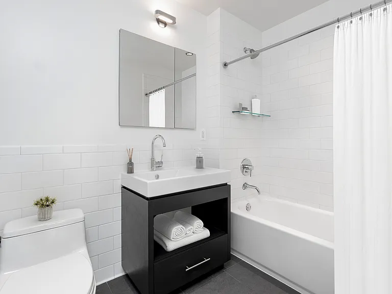 554 W 54th St #22T — Photo 13