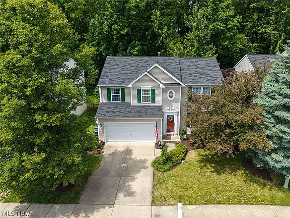 3rd image of 8524 Wayside Dr