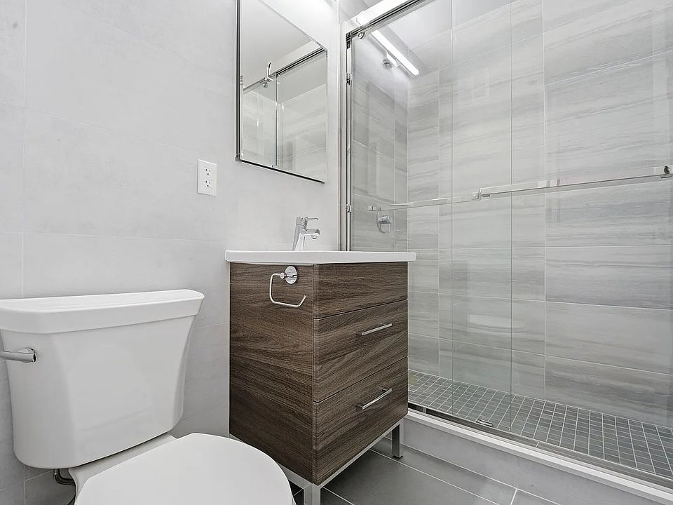 2nd image of 360 E 65th St APT 17B