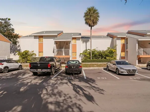 511 99th Ave N APT 102, Saint Petersburg, FL 33702