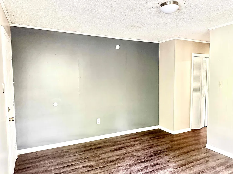 2030 Colorado St — Photo 8