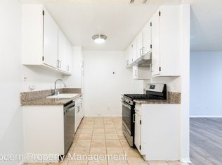 17204 Chatsworth St #3U, Granada Hills, CA 91344