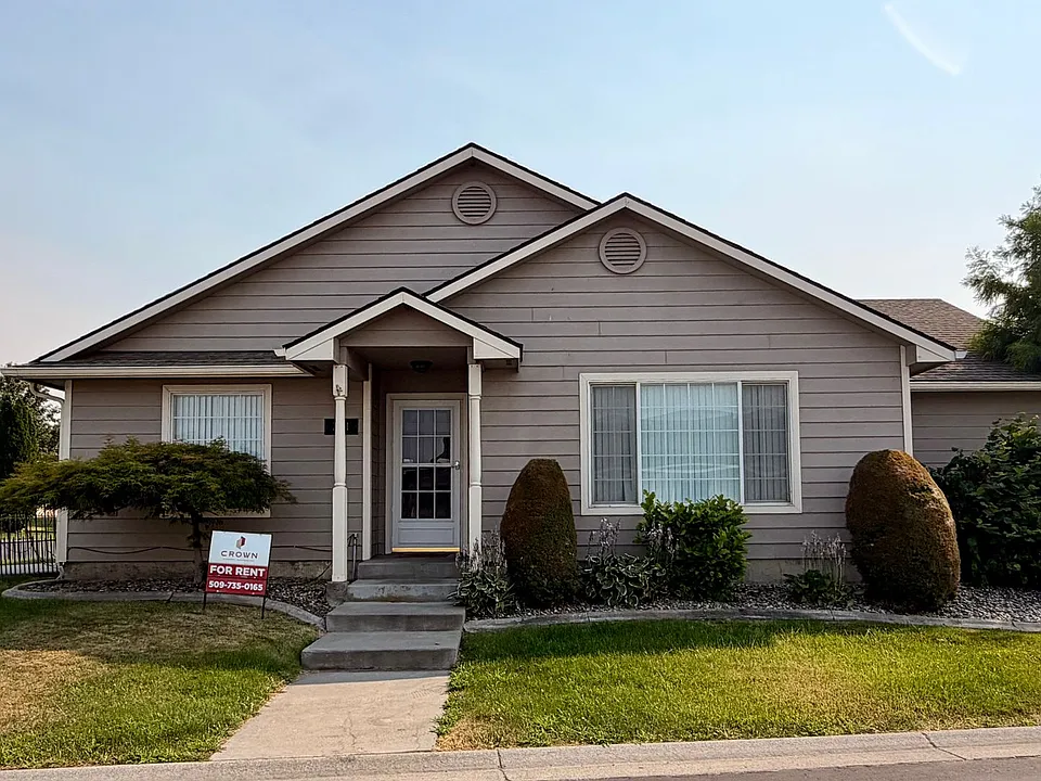 2421 S Arthur Ct