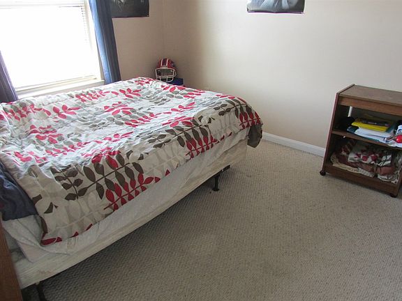 5th image of 815 Edgebrook Dr