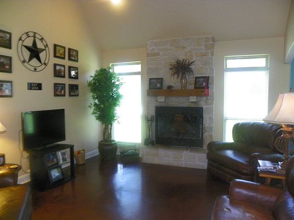 4th image of 550 Bourrous Dr