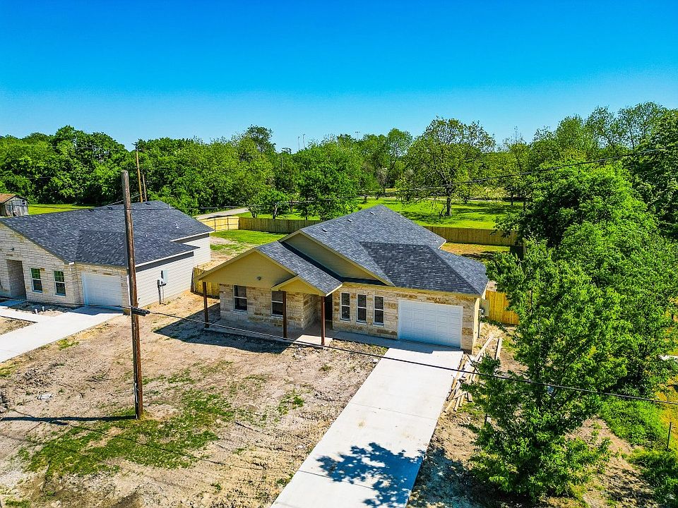 305 SW 6th St, Kerens, TX 75144 | MLS #20308026 | Zillow