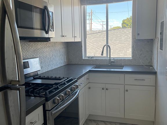 2nd image of 1809 E 4th St APT 11