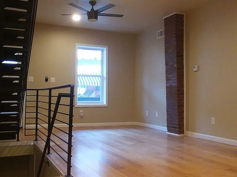 128 N Dearborn St — Photo 4