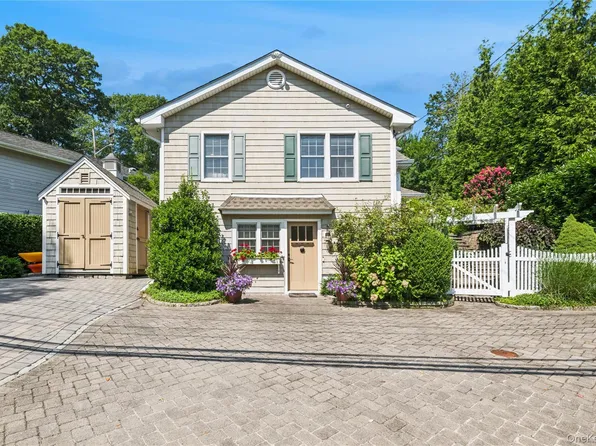 3 Glenna Little Trail, Huntington, NY 11743