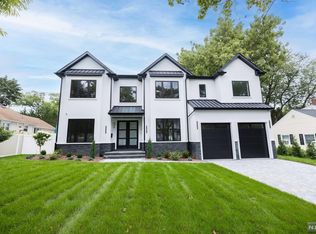 826 Godwin Rd, Paramus, NJ 07652