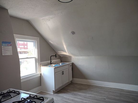 5th image of 4212 Apple Ave #2