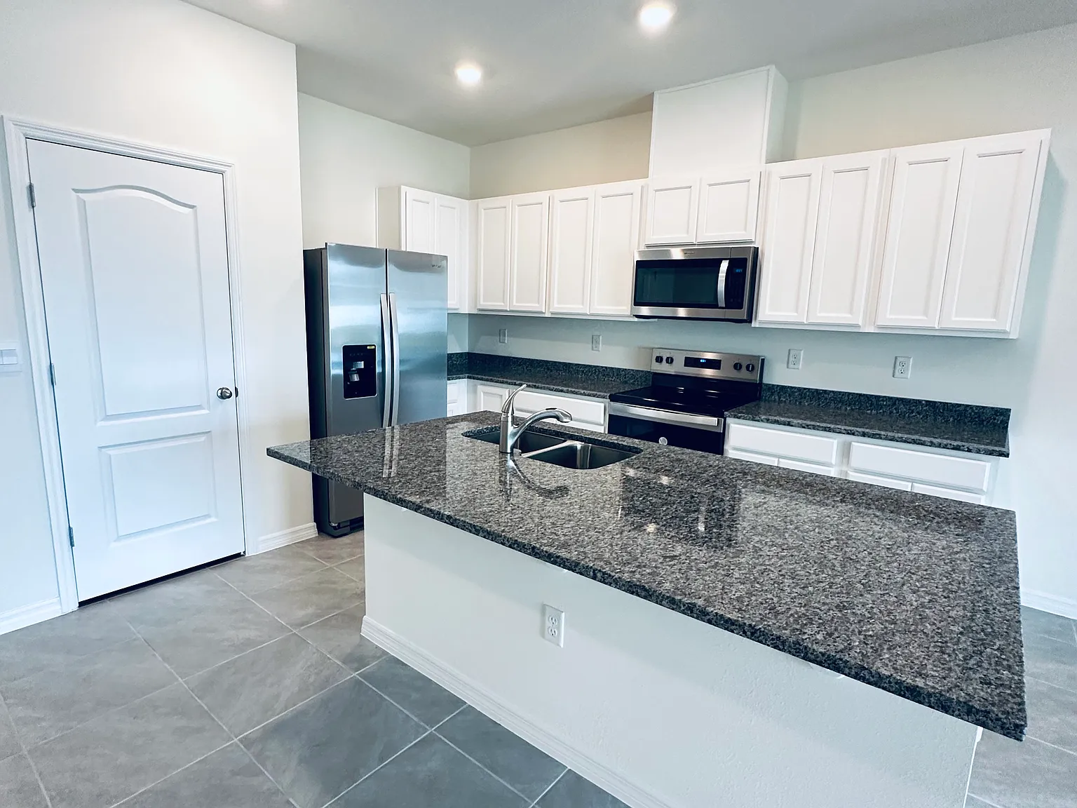 3 bed, 1673 sqft, $1,875 — Photo 2
