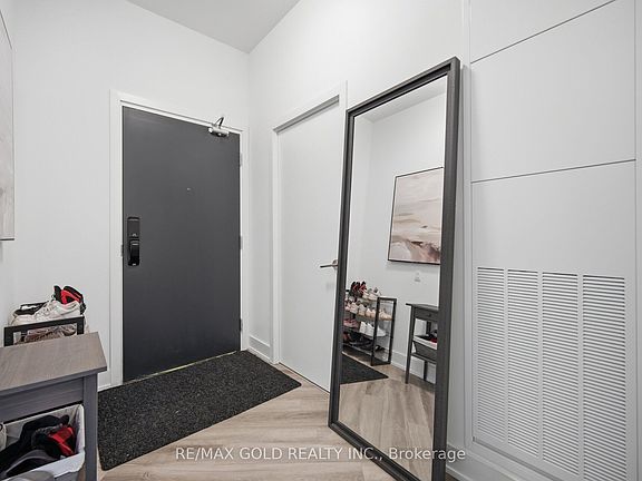5th image of 395 Dundas St W #243