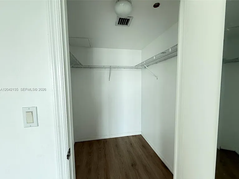 55 SE 6th St #3900 — Photo 8