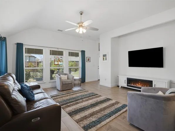1309 Mill Pl, Aubrey, TX 76227