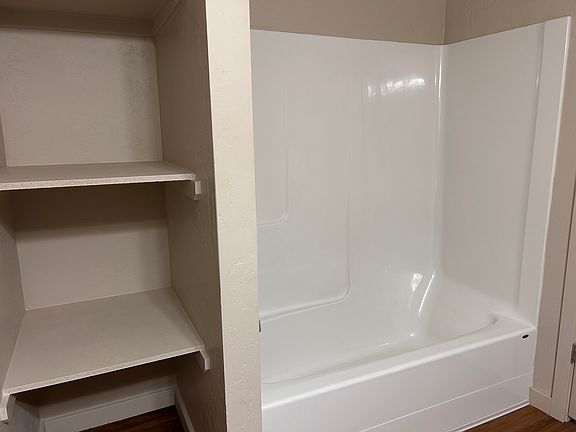 4th image of 608 E 2nd Ave #202