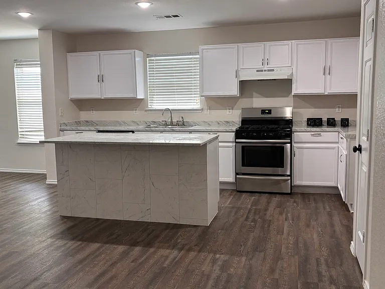 3012 Southern Hills Ln — Photo 9